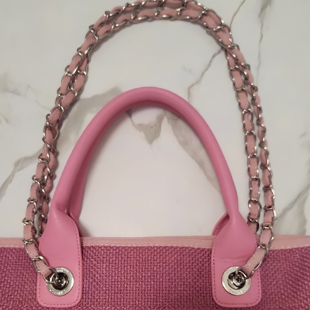 ‘Looks like Chanel Pink Canvas Tote Bag’ - 31 Rue Cambon Paris - Picture 4 of 11